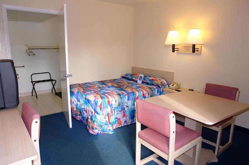 Rodeway Kissimmee Maingate West - Free Theme Park Shuttle Estalagem 2*