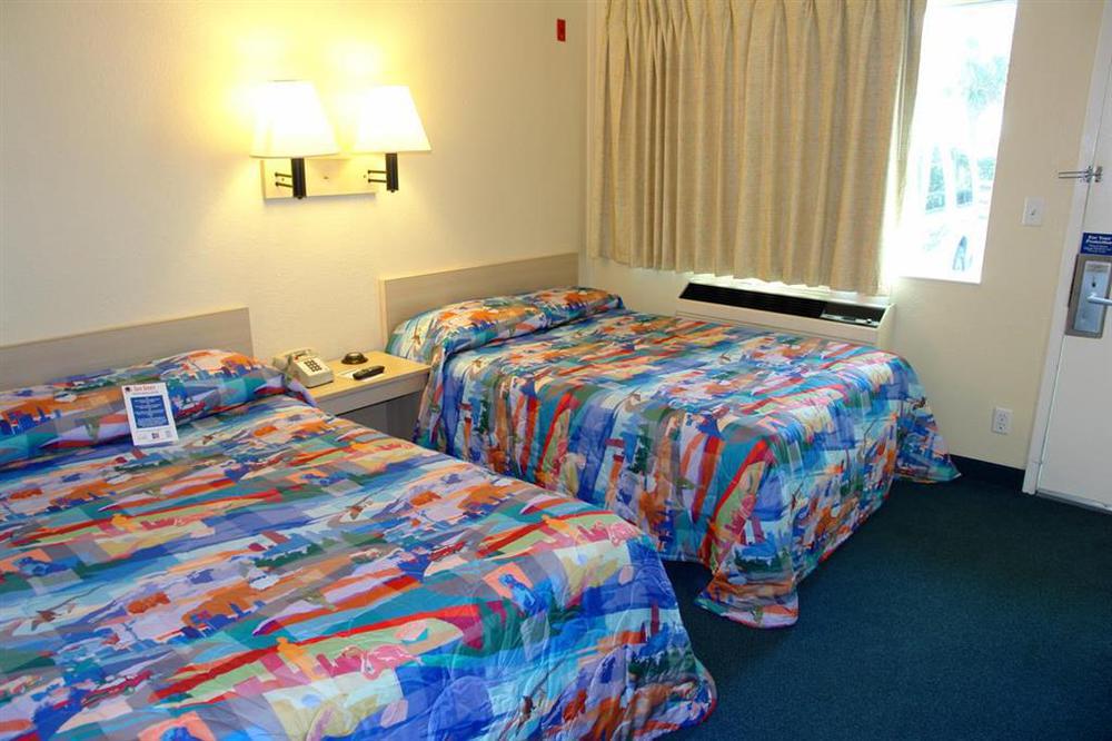 Rodeway Kissimmee Maingate West - Free Theme Park Shuttle 2*